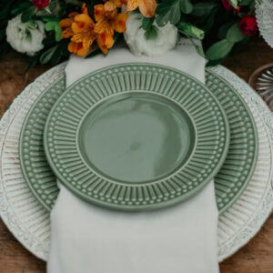 dinnerware for budget weddings